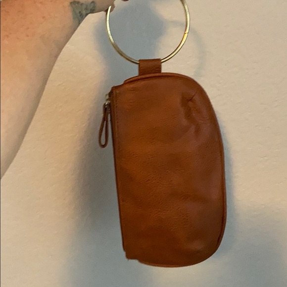 Clutch - Picture 2 of 2